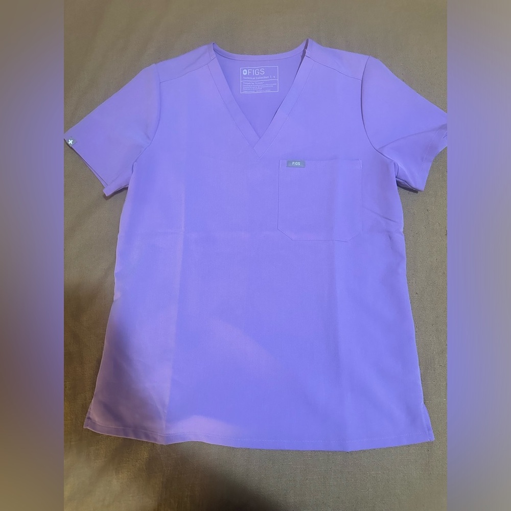 New - Light Purple Catarina One-Pocket Scrub Top - Figs size S